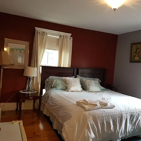 Ye Olde Walkerville Bed & Breakfast-3